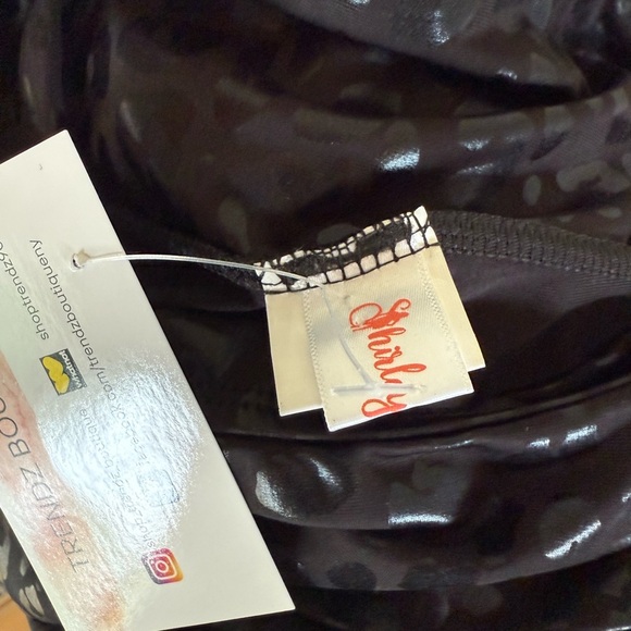 Shirley Black Leopard Print Shimmery Leggings, NWT - Picture 2 of 4
